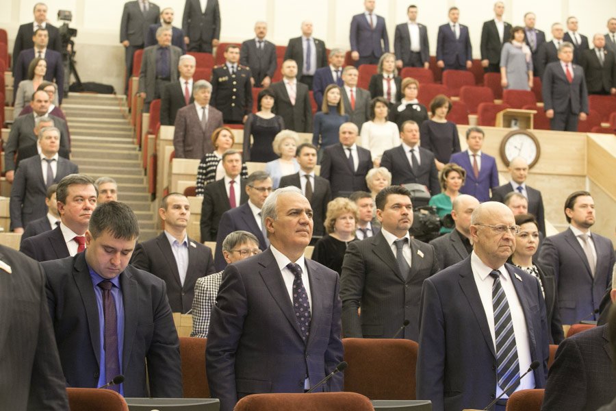 «Принято единогласно»: депутаты Законодательного собрания НСО одобрили работу правительства региона