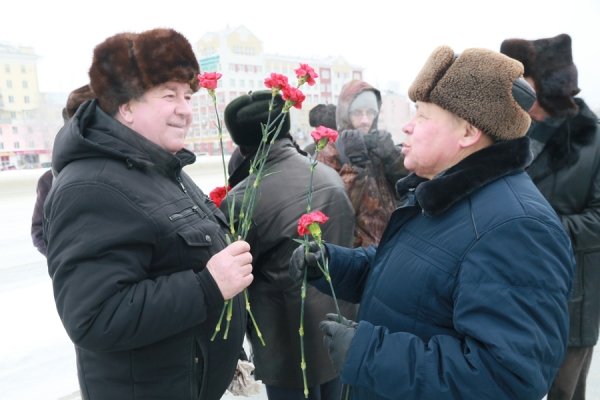 Коммунисты в Барнауле почтили память Ленина. Фоторепортаж