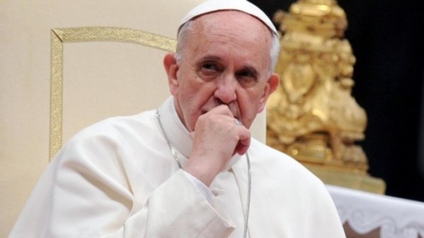 Папа Римский ударил женщину на праздновании Нового года. Видео
