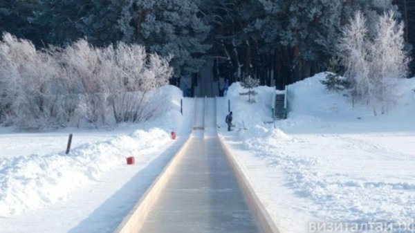 На Алтае построили мегагорку, на которой ледянки разгоняются до скорости автомобиля