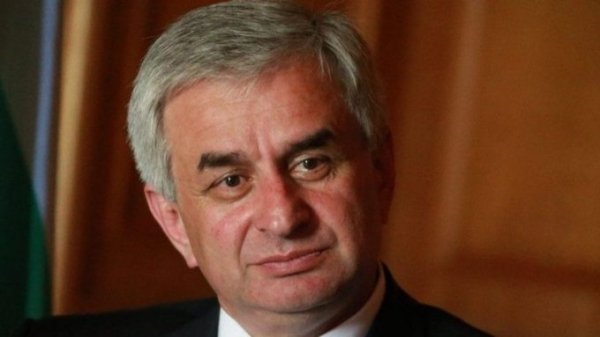 Парламент Абхазии попросил президента уйти в отставку