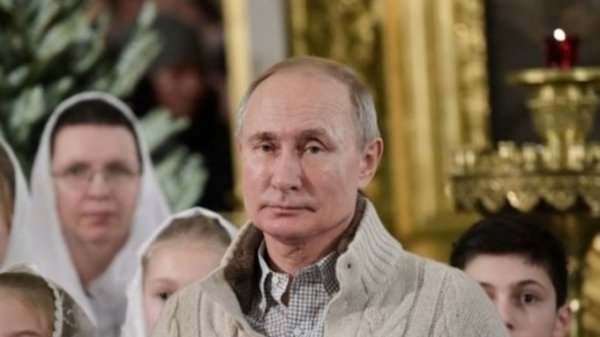 СМИ продолжают высчитывать стоимость рождественского кардигана Путина