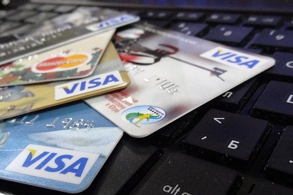 Эксперт: «Для интернет-платежей заведите виртуальную карту, а деньги храните на счете»