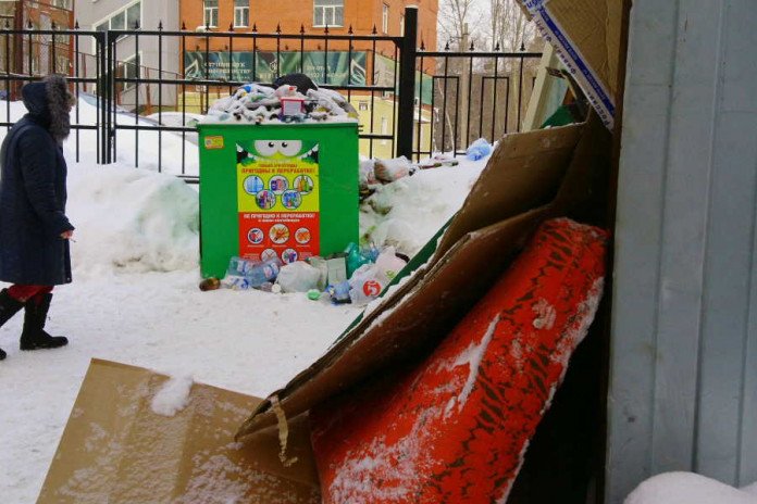 В Ленинском районе Новосибирска пропали 700 мусорных контейнеров