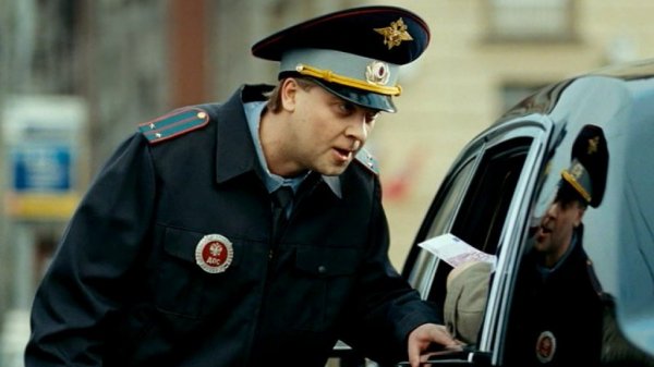 Заезжий узбек будет судим на Алтае за попытку дачи взятки инспектору ГИБДД при отсутствии страховки