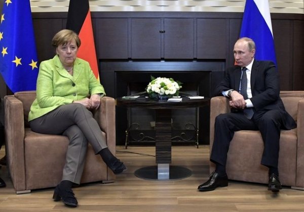 Меркель на выходе из Кремля заговорила по-русски.