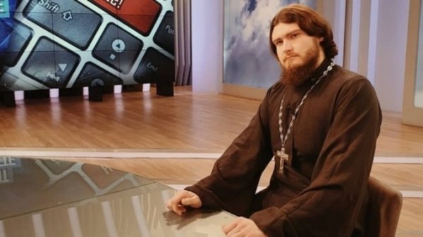 Московский священник заступился за барнаульскую феминистку с матчеством