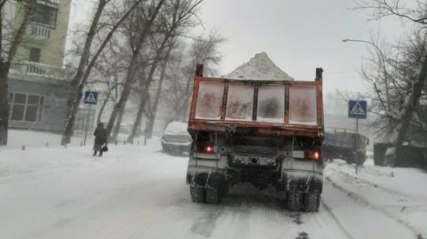 Прокуратура нашла более 100 нарушений ГОСТа по содержанию снежных дорог Барнаула