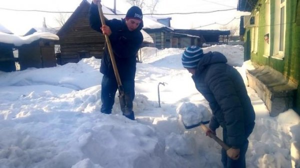 Студенты и школьники помогут барнаульским пенсионерам убрать снег