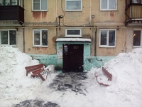 Первая оттепель в Алтайском крае обернулась «лавинами» с крыш, отключением электричества и пробками