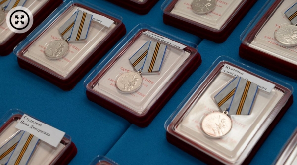 Барнаульским ветеранам вручили медали в честь 75-летия Победы