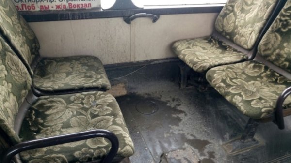 Барнаульцы пожаловались на грязь в городском автобусе