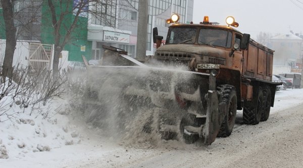 Барнаул приходит в себя и освобождается от заносов после аномальных снегопадов