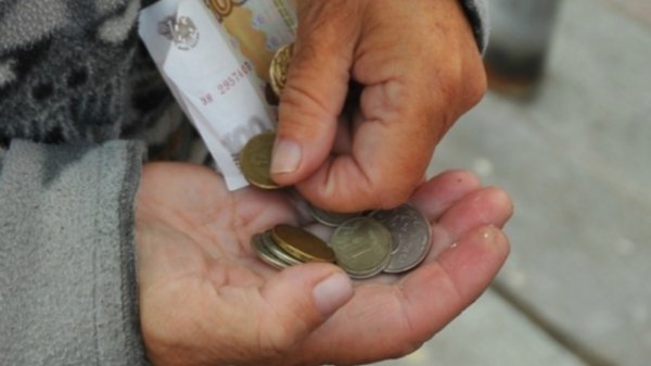 Пенсионер купил депутатам подарки за прибавку в 21 рубль