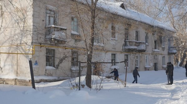 Последние жильцы аварийного дома в Барнауле согласились на переезд