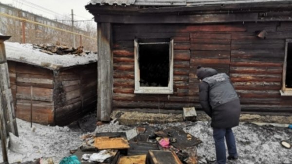 Отец и 13-летняя дочь погибли на пожаре в Барнауле