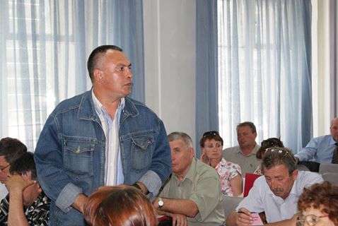 Председатель сельсовета Олег Боронин сетует, что известный агробизнесмен хочет увести налоги от селян