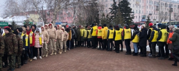 В Барнауле 23 февраля возложили цветы к Мемориалу Славы