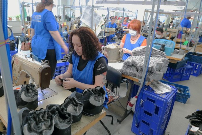 Новосибирская «Обувь России» получит московскую прописку