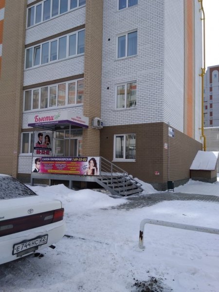 СК проводит проверку по факту смертельного падения с высоты девушки в Барнауле