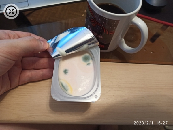 Житель Барнаула обнаружил неприятный сюрприз в йогурте