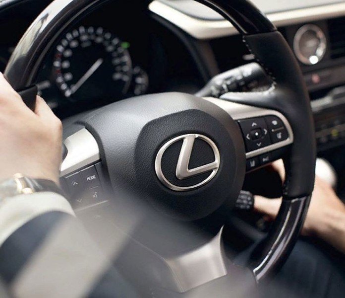 Японский Lexus удержал первое место по числу регистраций новых автомобилей среди премиум-брендов