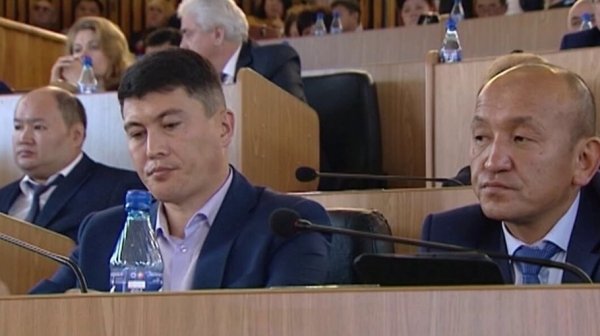 Алтайских депутатов сделают ораторами за 46 часов
