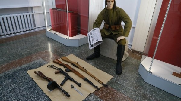 В Барнаул приехала масштабная выставка оружия (фото)