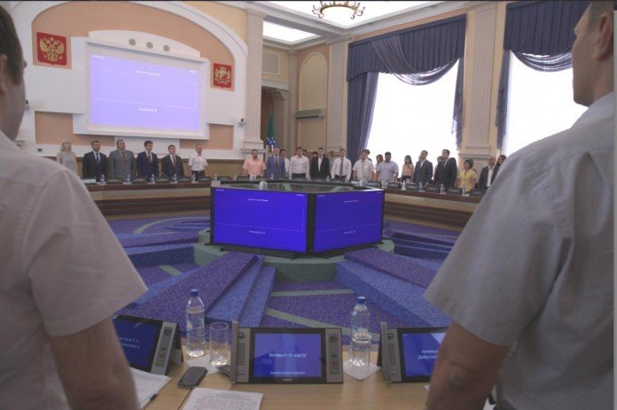Как новосибирские депутаты голосовали за отмену партийных списков