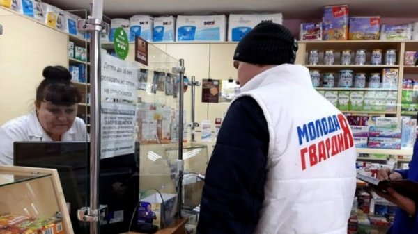 Жители Алтая массово скупают защитные маски в аптеках