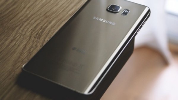 Samsung предустановит российское ПО на свои устройства