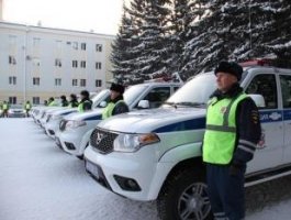 Алтайские автоинспекторы получили ключи от новеньких иномарок (фото)