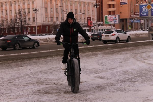 Сугробы страшнее морозов. Как в Барнауле провели акцию "На работу на велосипеде"