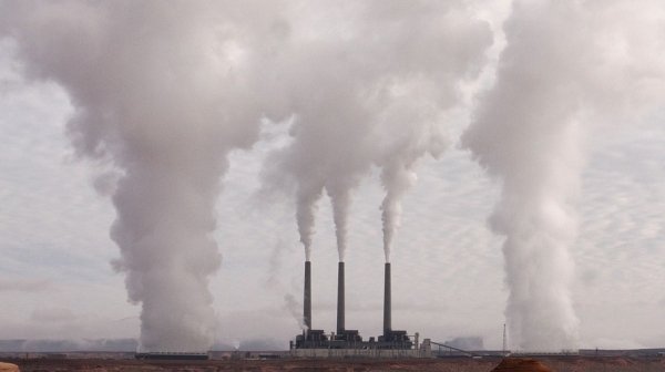 Загрязнение воздуха сероводородом и этилбензолом зафиксировали в Омске