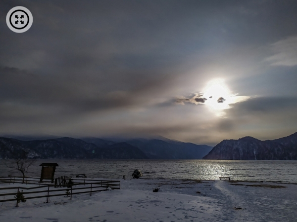 Алтайские дайверы запечатлели зимнее Телецкое озеро