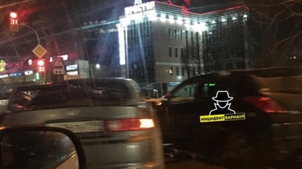Вечер субботы в Барнауле: массовая авария и сбитый насмерть пешеход