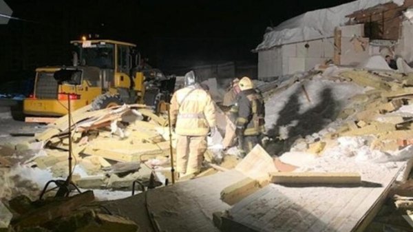 В новосибирском кафе рухнула крыша. Один человек погиб