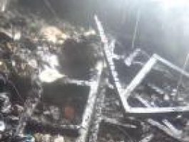 Жильцы трехэтажки в Поспелихе просят власти помочь после пожара (фото и видео)