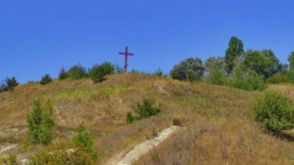Тело 18-летнего студента нашли повешенным на поклонном кресте в Белгороде