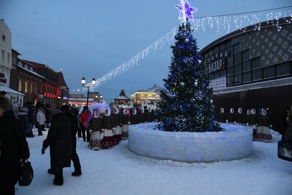 Новогодний ледовый городок начинают разбирать на Мало-Тобольской