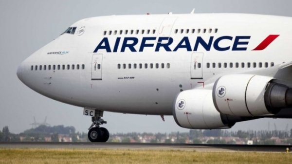 Рейс из Парижа в Москву задержали из-за драки пилотов