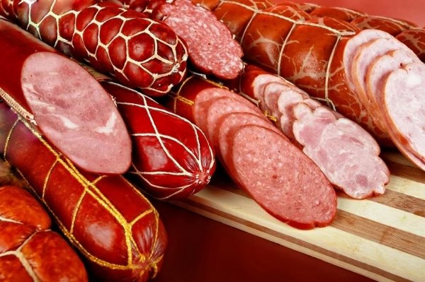 Ученые выяснили, что колбасы и красное мясо вредны для людей