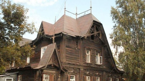 Общественники просят Генпрокуратуру спасти дом Лесневского в Барнауле (обновлено)