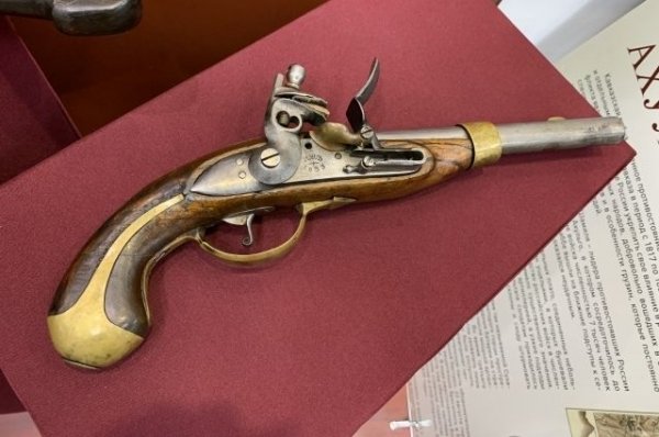 Оно прошло через Петра I. В Барнауле представлено оружие XVIII – XX веков