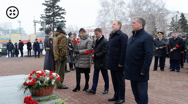 Церемония возложения цветов к Мемориалу Славы прошла в Барнауле