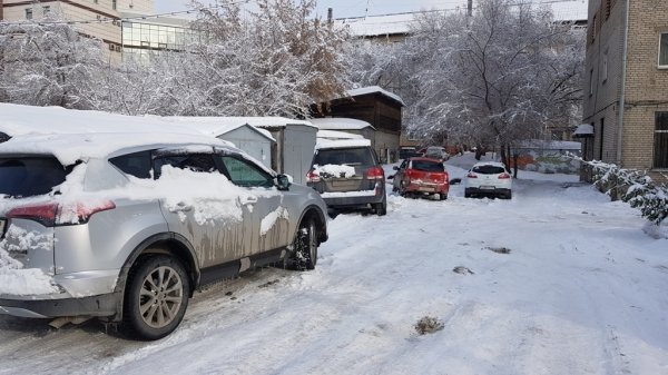 Барнаул снова оказался под шапкой снега, коммунальщики работают в усиленном режиме