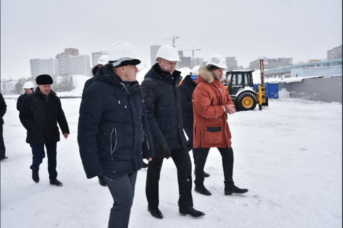 Андрей Травников: «Смонтировать металлоконструкции Ледовой арены планируется за лето»
