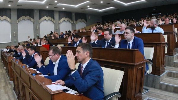 Кучка «мэрских» кандидатов решила потроллить депутатов, избирающих Главу Барнаула