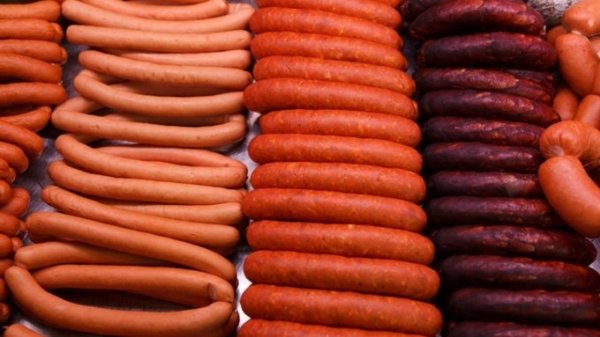 Ученые предупредили об опасности колбас и мяса в рационе