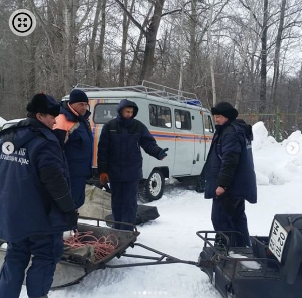 Водолазы продолжают поиски пропавших в Алтайском крае рыбаков